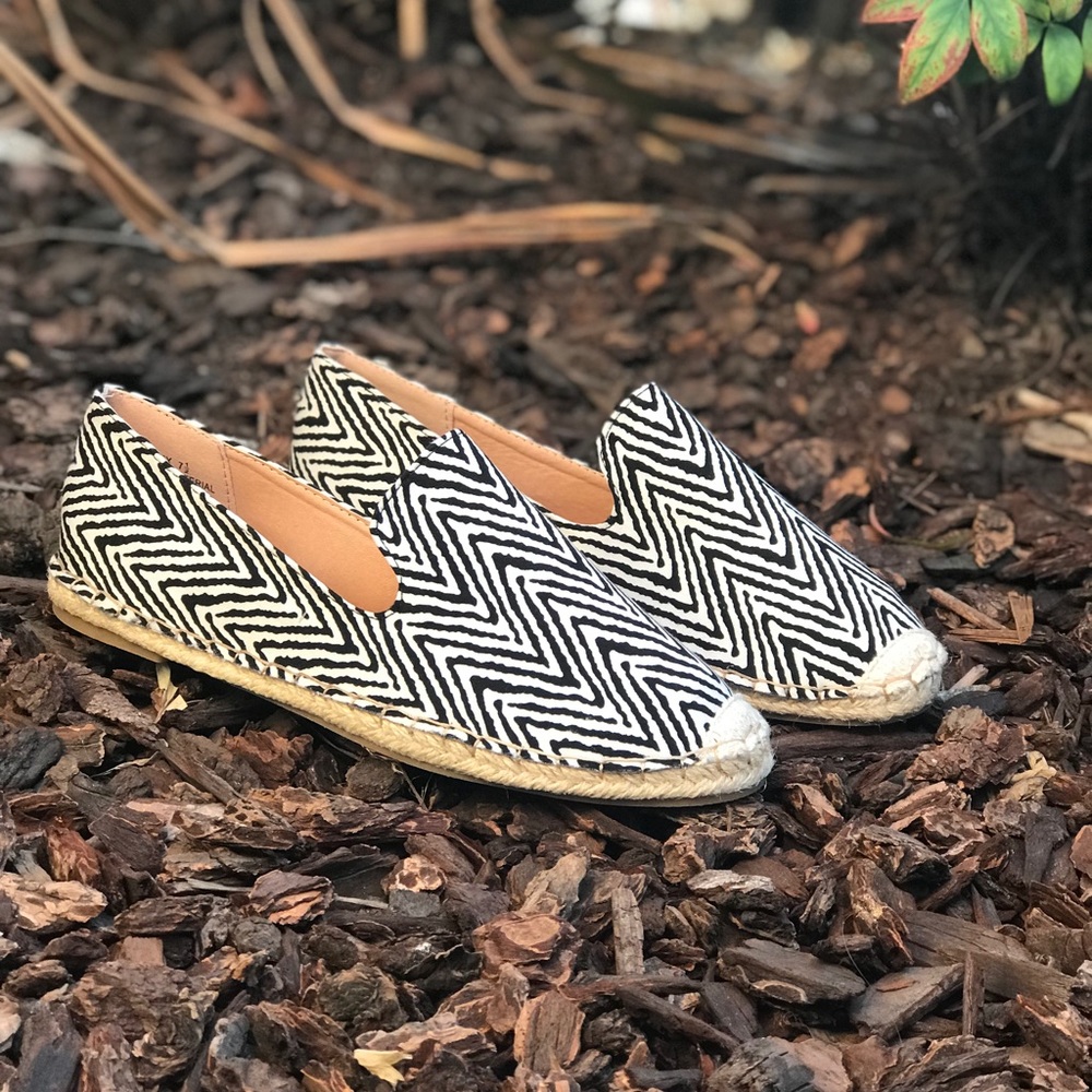 Black and white zig zag espadrille - Picture 1 of 5